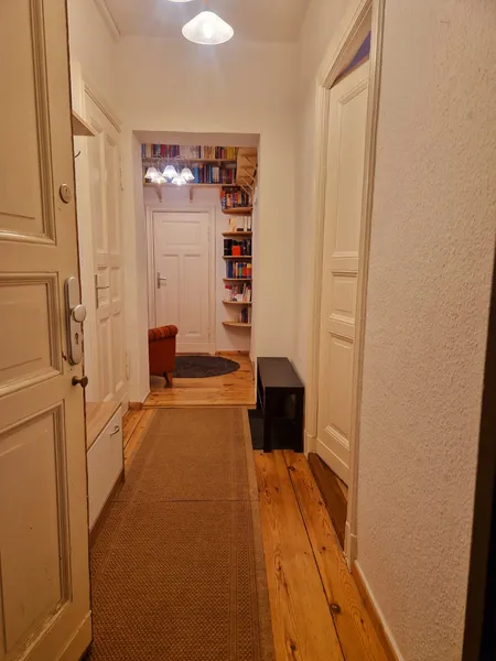 Großzügige 3 Zimmer Wohnung im ruhigen Hinterhaus zu vermieten. — photo 1